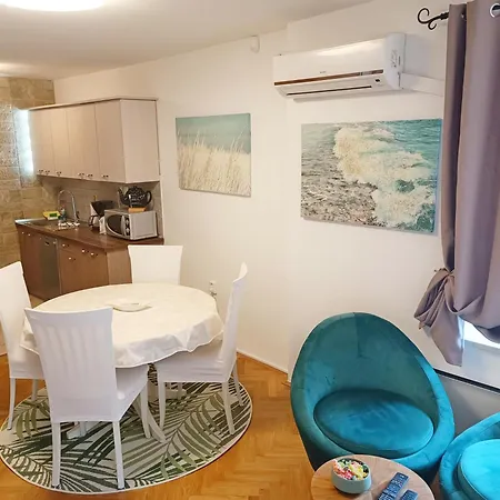 F&a Apartment *